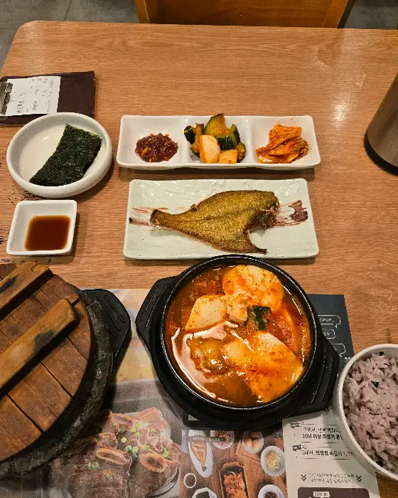 먹음직스러운 해물 순두부찌개