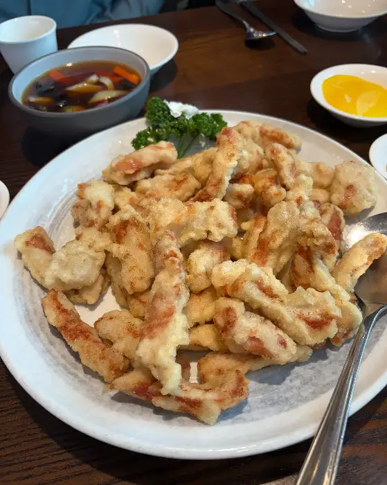 새콤달콤 소스와 함께 나온 탕수육
