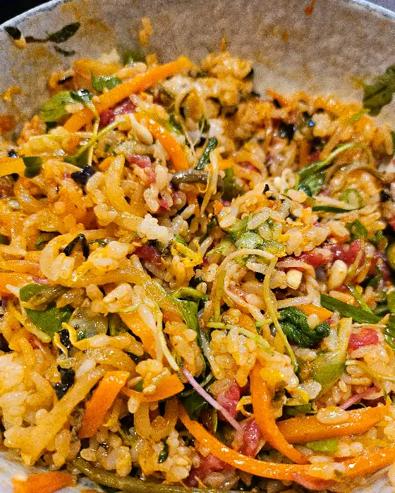 푸짐한 육회비빔밥