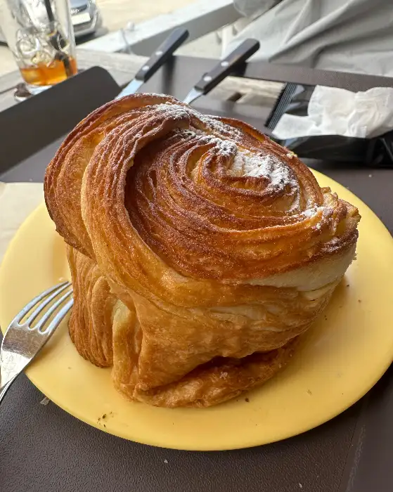 겹겹이 쌓인 두쫀쿠