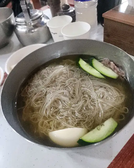 맑은 육수의 평양냉면