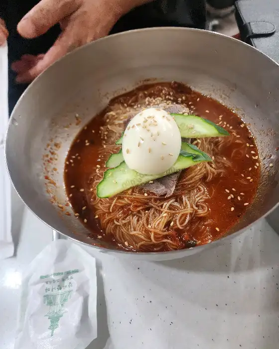 매콤달콤한 함흥 비빔냉면
