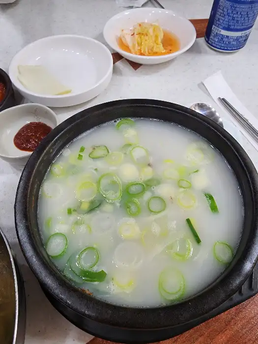 두툼하고 푸짐한 수육