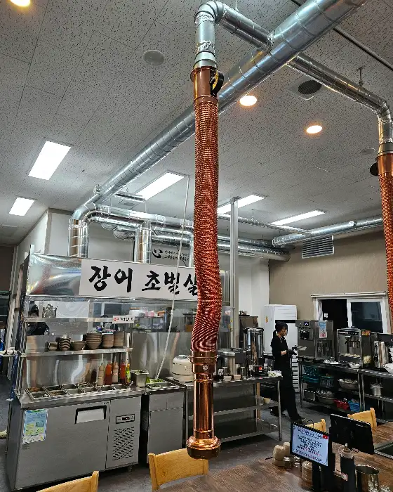 장어 초벌실 내부 전경