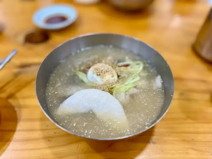 곰보냉면의 물냉면