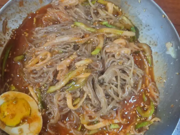 곰보냉면의 비빔냉면