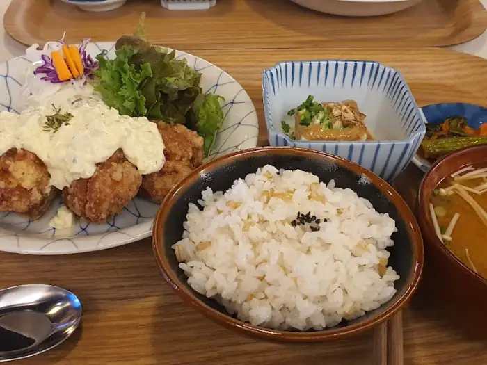 푸짐한 치킨 가라아게 정식