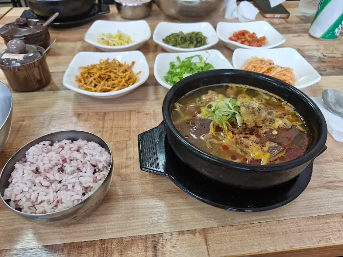 내장탕과 밥, 반찬