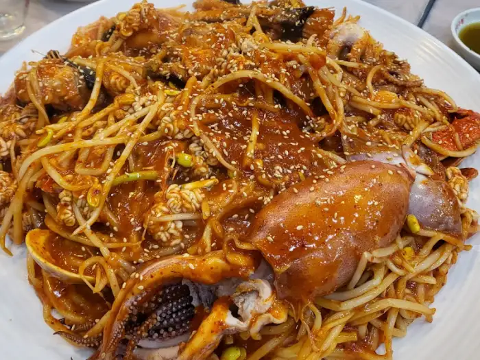 아구찜 속 오징어와 곤이 사진