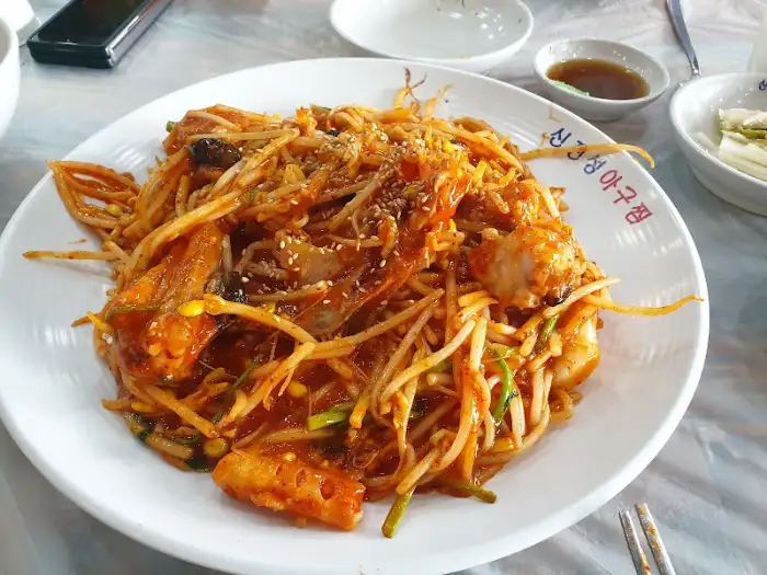 푸짐하게 차려진 아구찜 모습
