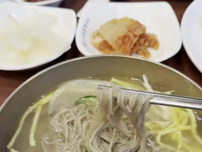 비빔냉면과 반찬