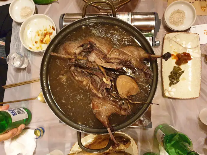 푸짐한 한방 오리백숙