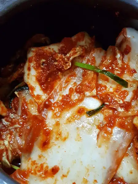 매콤하게 버무려진 깍두기