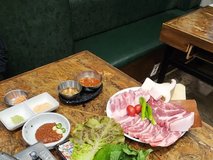 삼겹살, 목살과 곁들임 찬