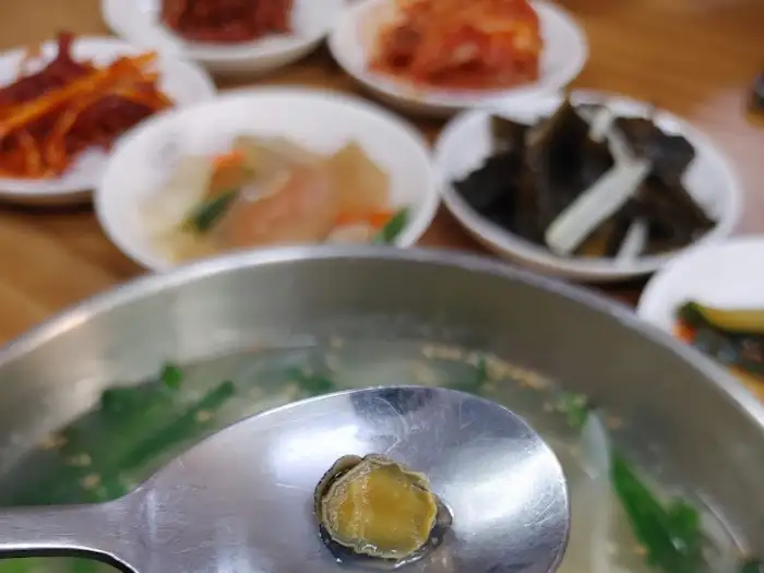 따개비 칼국수 속 따개비