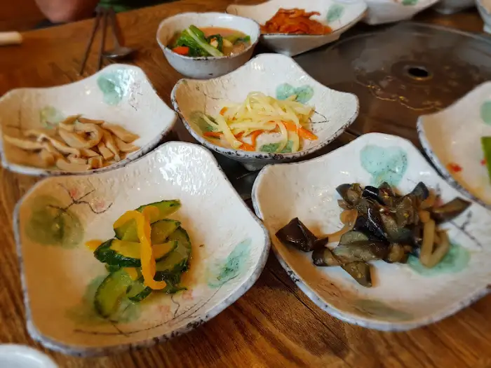 숭어리맛집의 다양하고 정갈한 밑반찬