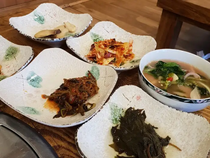 숭어리맛집의 오리 백반 정식 한상차림