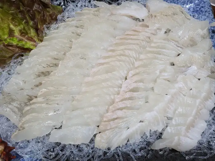 신선한 광어, 우럭 회 모듬 사진