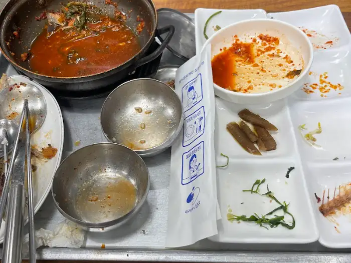갈치찌개가 보글보글 끓고 있는 모습