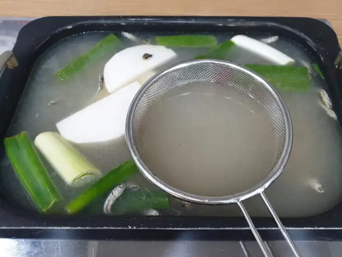 끓고 있는 하모 샤브샤브 육수