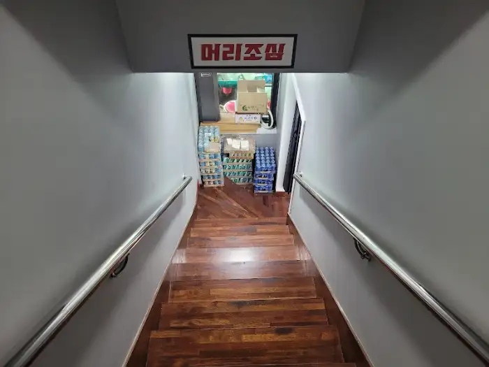 식당 내부 복도 및 계단