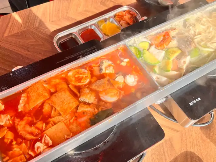 보글보글 끓는 해물 칼국수