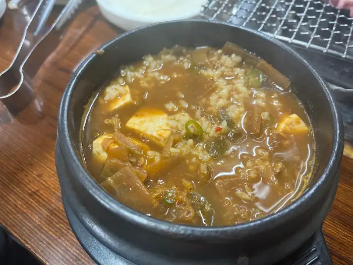 김이 모락모락 나는 된장찌개