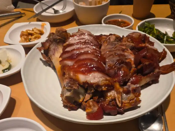 근접 촬영한 족발의 모습