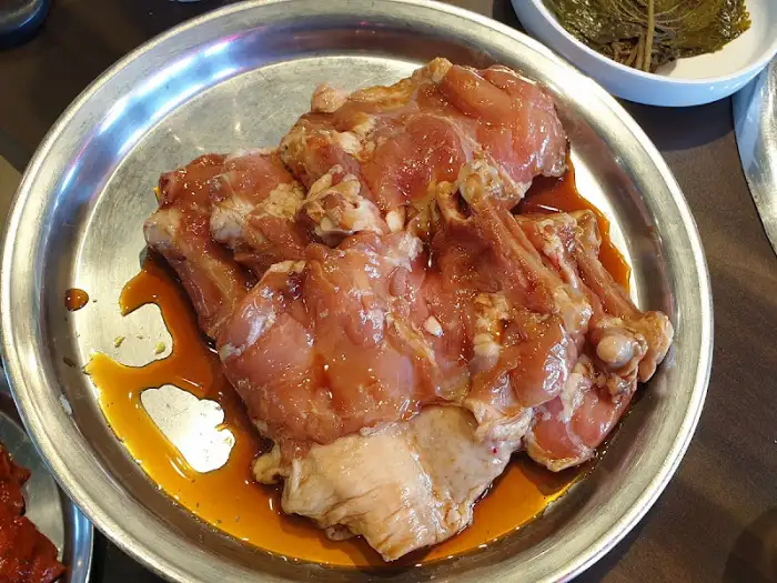초벌된 닭갈비
