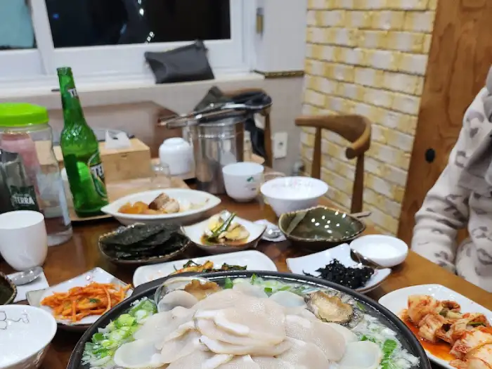 키조개탕과 곁들임찬