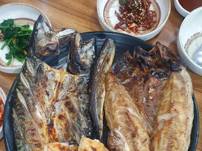 다양한 종류의 생선구이