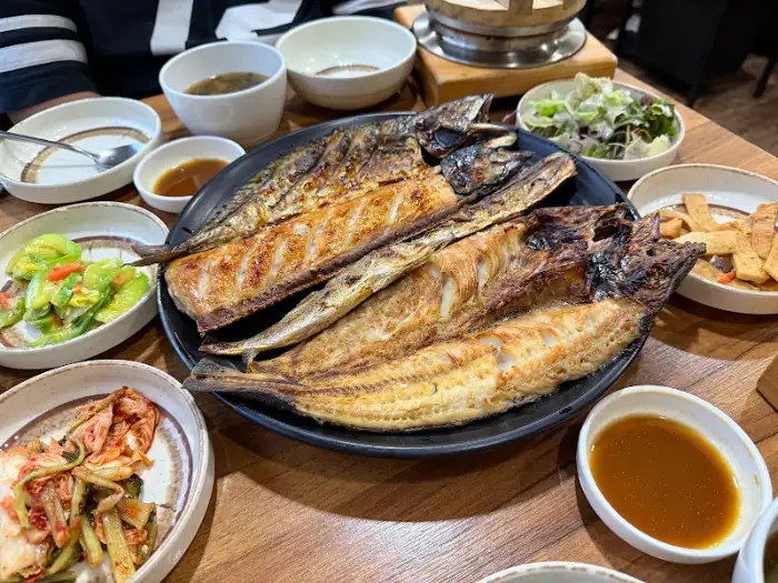 돌솥밥과 곁들여 먹는 생선구이