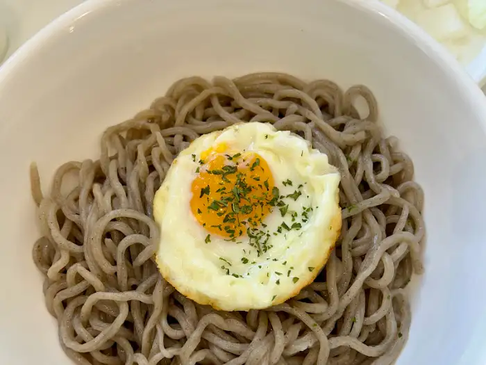하가면관 짜장면 (계란 프라이 없음, 리뷰 사진과 다름)