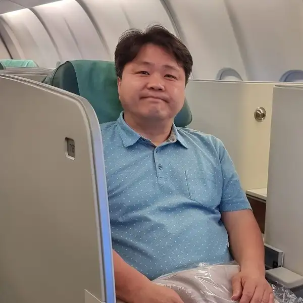 웃고 있는 남성