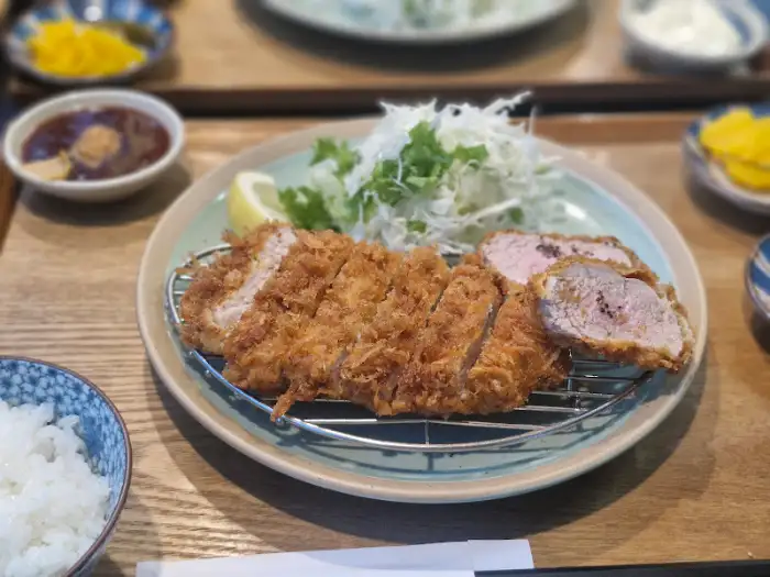 잘 썰린 카츠 플레이팅