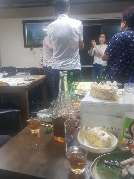 김이 나는 전골 냄비