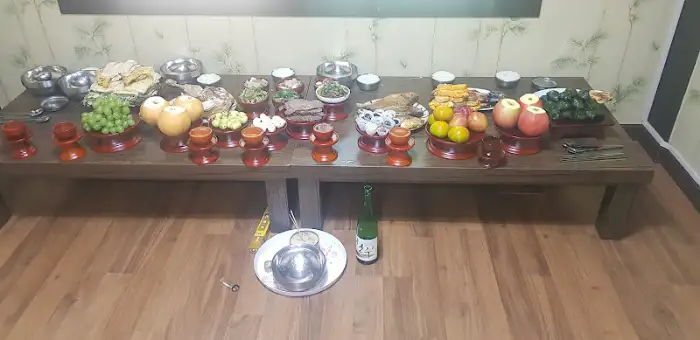 전통적인 분위기의 식당 내부