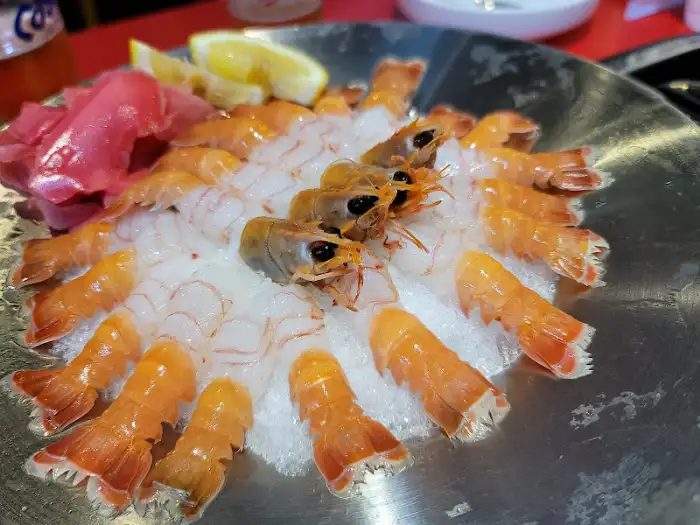 신선한 딱새우회 접시