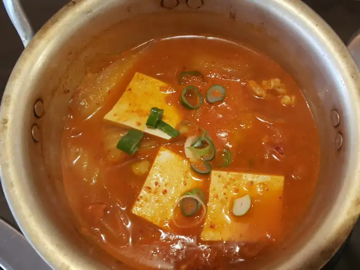 보글보글 끓고 있는 김치찌개