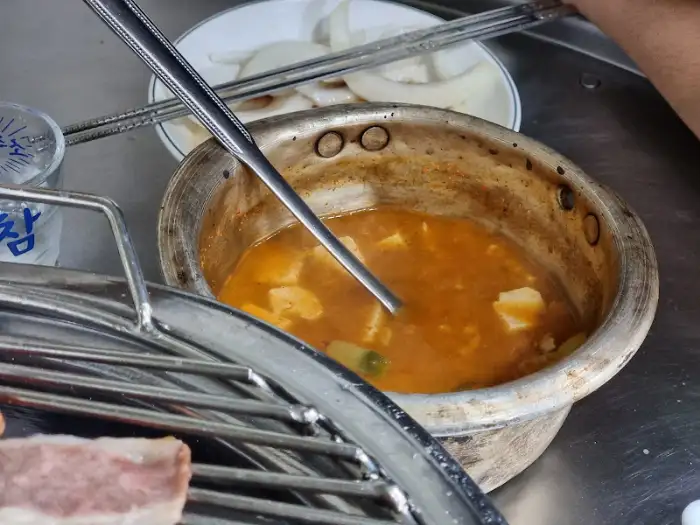 보글보글 끓고 있는 김치찌개