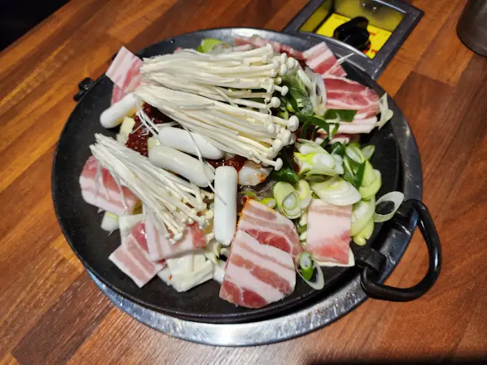 볶기 전 철판 삼겹 쭈꾸미 재료들