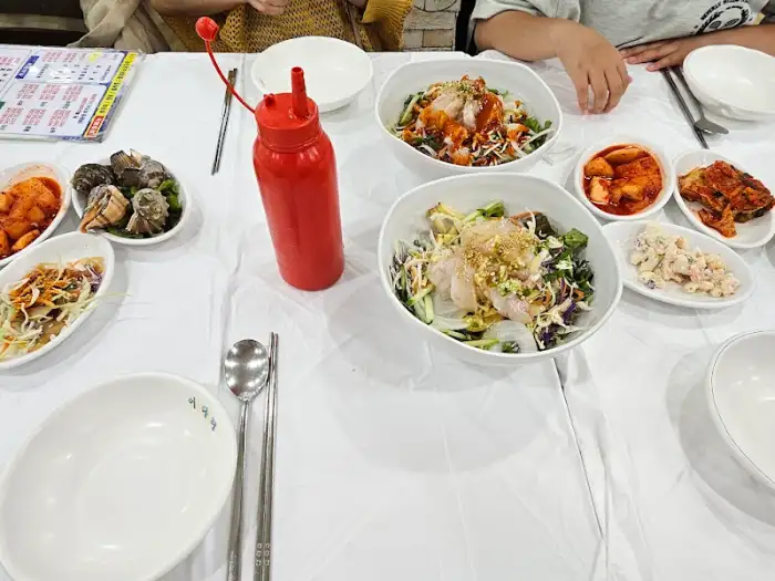 푸짐한 생우럭매운탕