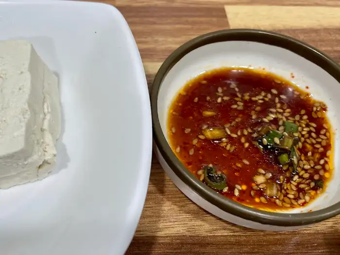 찍어 먹는 양념장과 두부