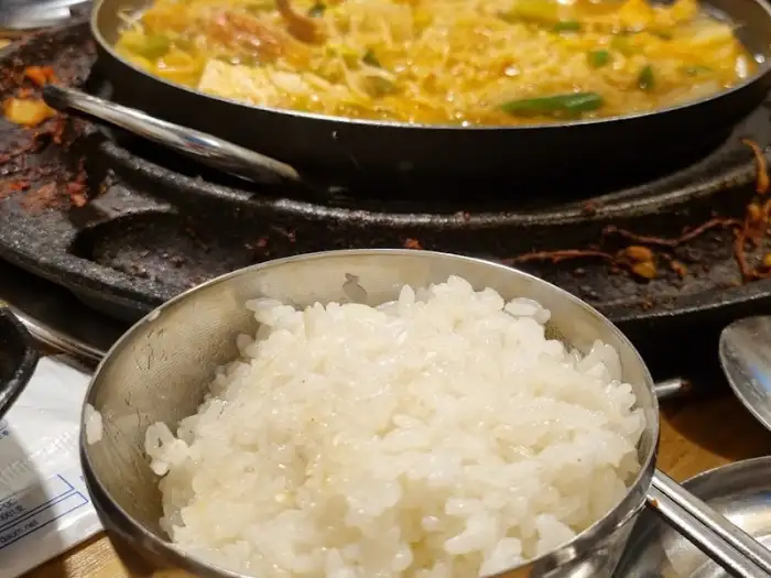 갓 지은 찰진 밥