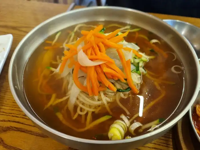 살얼음 동동 시원한 냉국수