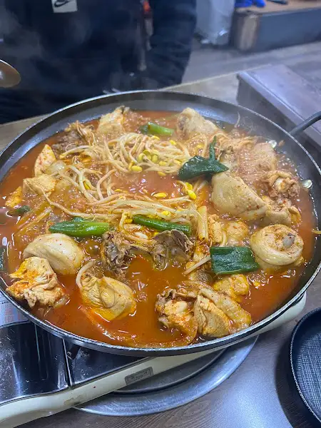 보글보글 끓는 닭볶음탕