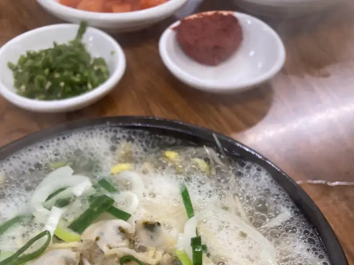 콩나물국밥과 함께 나온 밑반찬들