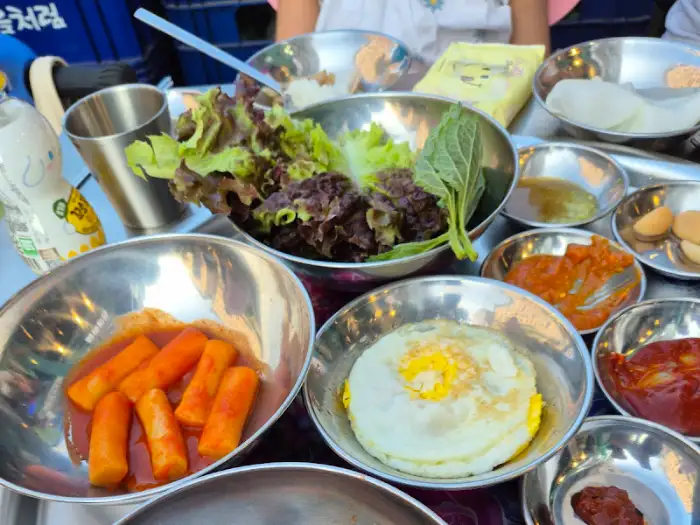 기본 반찬 구성