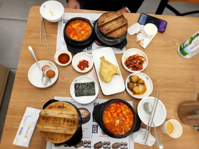 테이블 전체 상차림 모습