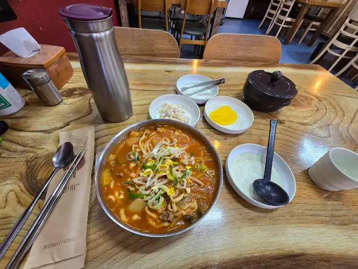 육개장 칼국수 메인 비주얼